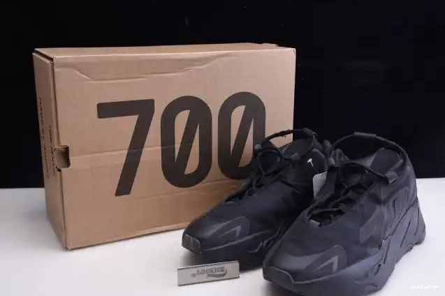 Black 700 Adidas Triple FV4440 MNVN Boost Yeezy 0519